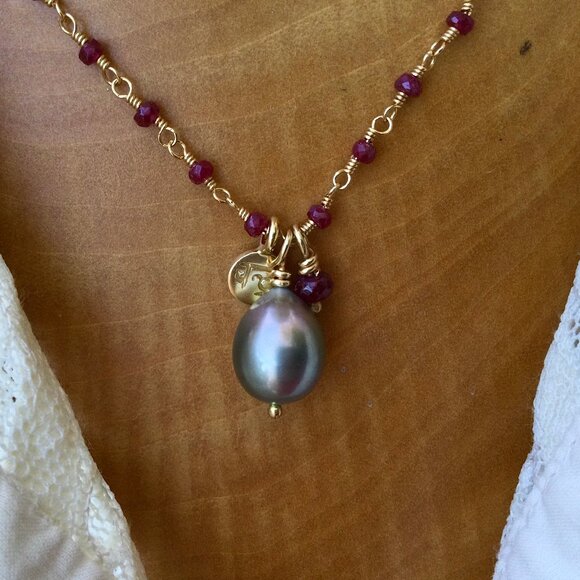 Me & Ro 18k Gold Ruby Tahitian Pearl Pendant Necklace - Picture 4 of 16
